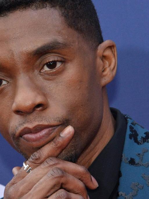US-Schauspieler Chadwick Boseman bei einer Gala zu Ehren seines Schauspielkollegen Denzel Washington.