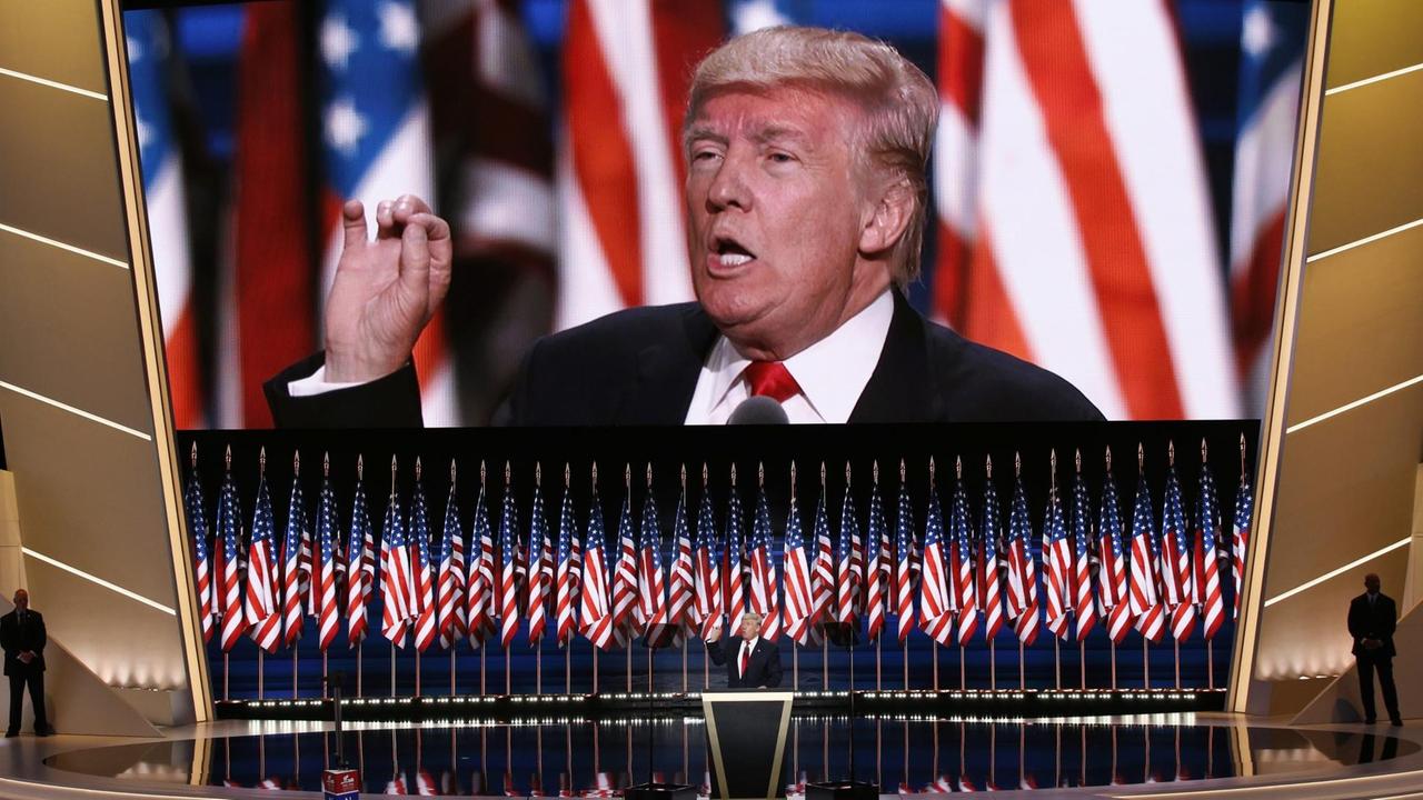 Auf dem Parteitag der US-Republikaner spricht Donald Trump zu den Deelegierten  