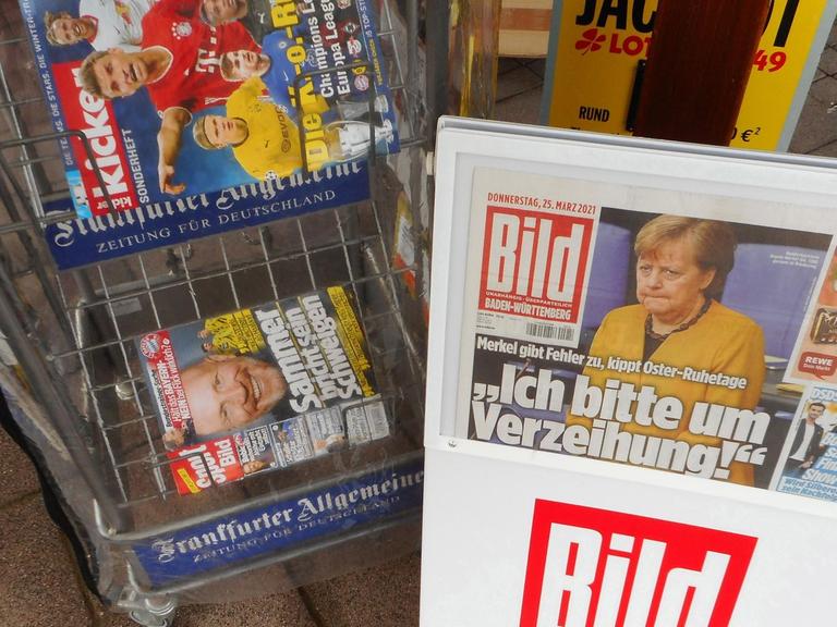 Bundeskanzlerin Angela Merkel (CDU) entschuldigt sich für den Fehler bei der Planung einer fünftägigen Osterruhe und sorgt damit für große Schlagzeilen.
