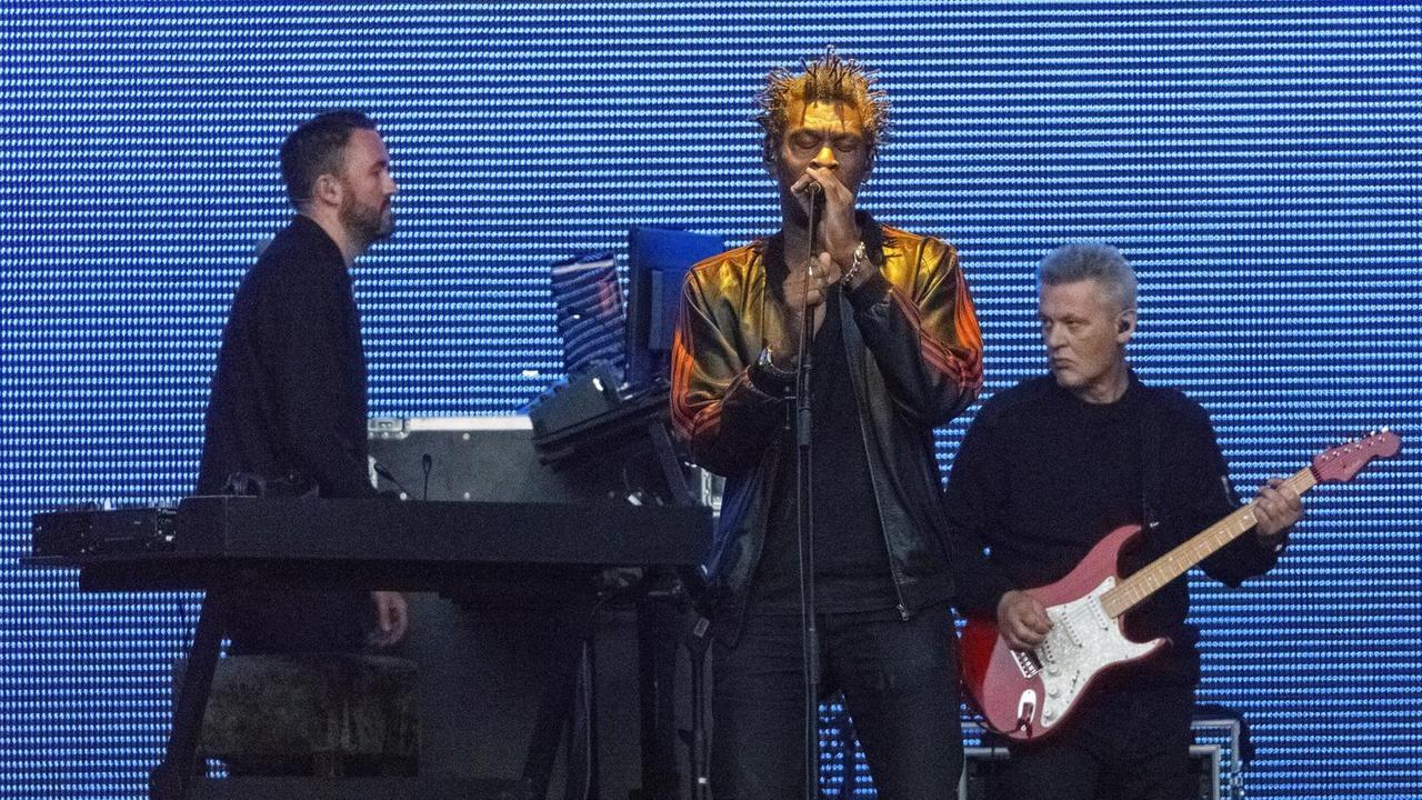Die Trip-Hop-Band Massive Attack bei einem Auftritt in Berlin im Jahr 2018
