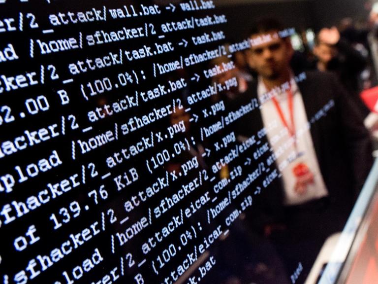 Demonstration eines Hackerangriffs auf der Hannover Messe
