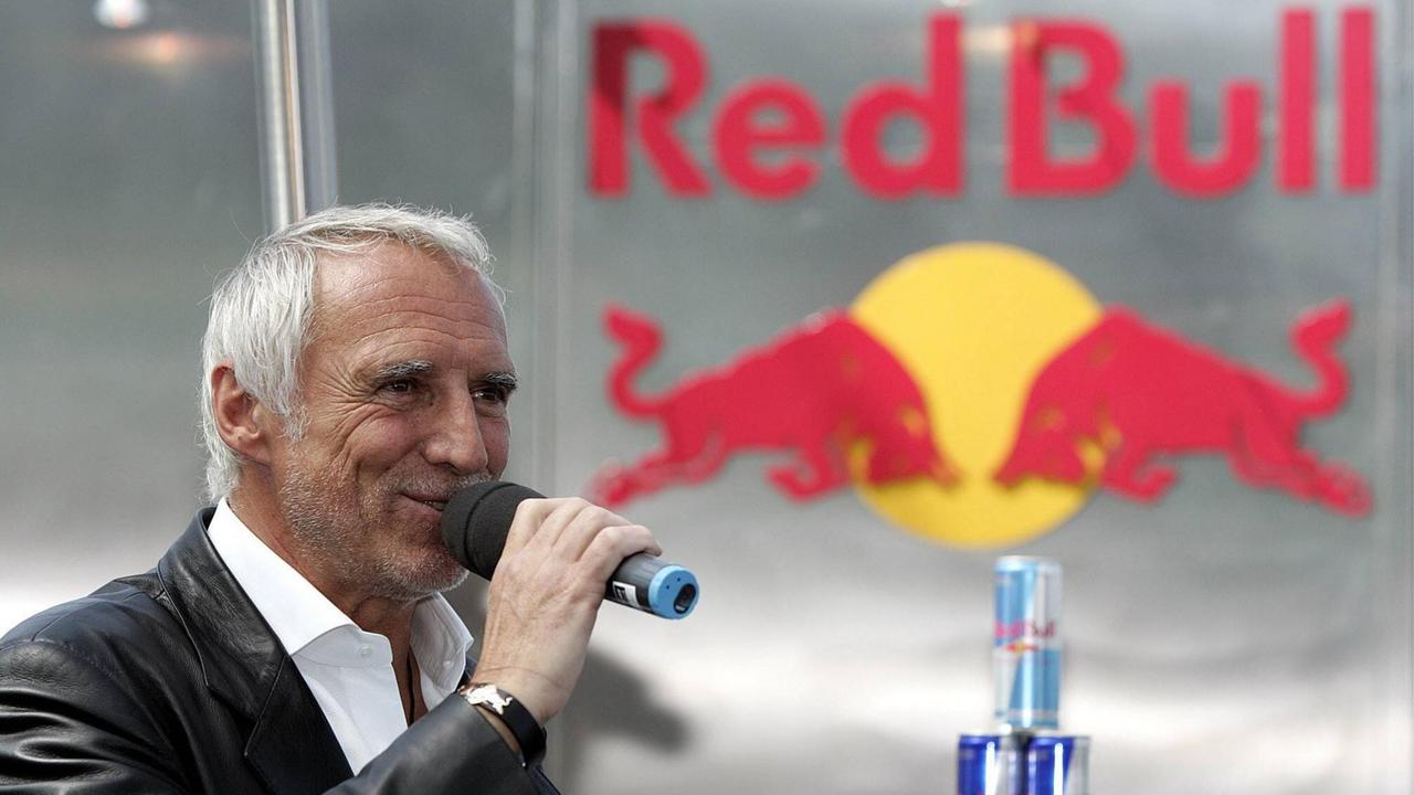 Red-Bull-Chef Dietrich Mateschitz spricht anlässlich der Präsentation des neuen Red-Bull-Fußballteams in Salzburg.