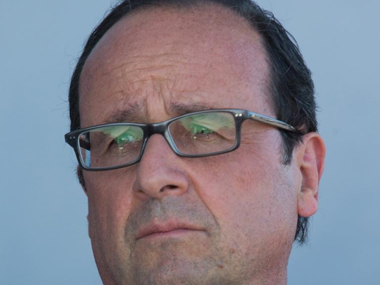Frankreichs Präsident Francois Hollande ist zu Militärschlägen zur Bekämpfung der Terrormiliz "Islamischer Staat" im Irak bereit.