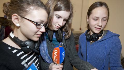 Schülerinnen beim Girls’Day zu Besuch im Deutschlandradio