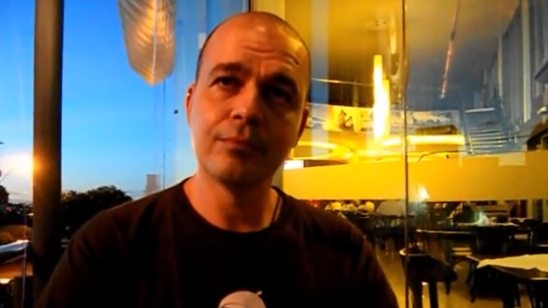 Pfarrer Roberto Francisco Daniel (Bild: youtube/baurutvoficial) Pfarrer Roberto Francisco Daniel (Bild: youtube/baurutvoficial)