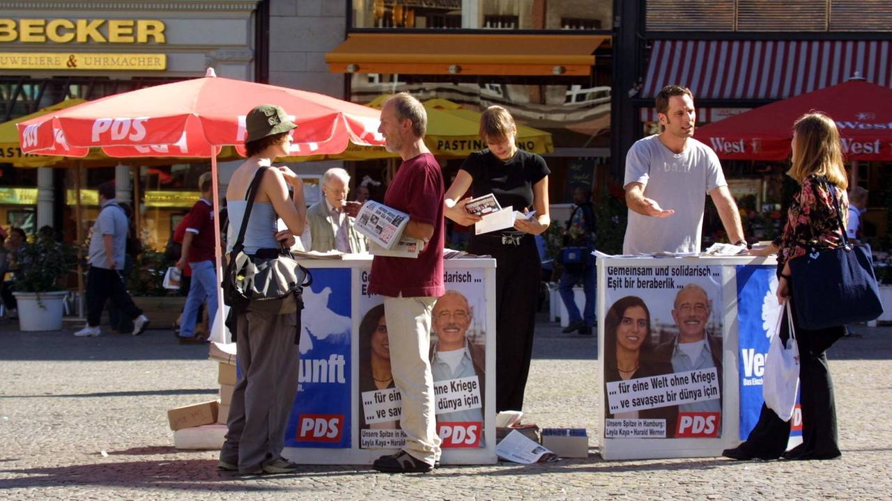 Wahlwerbung der PDS auf dem Hamburger Gänsemarkt im Jahr 2002