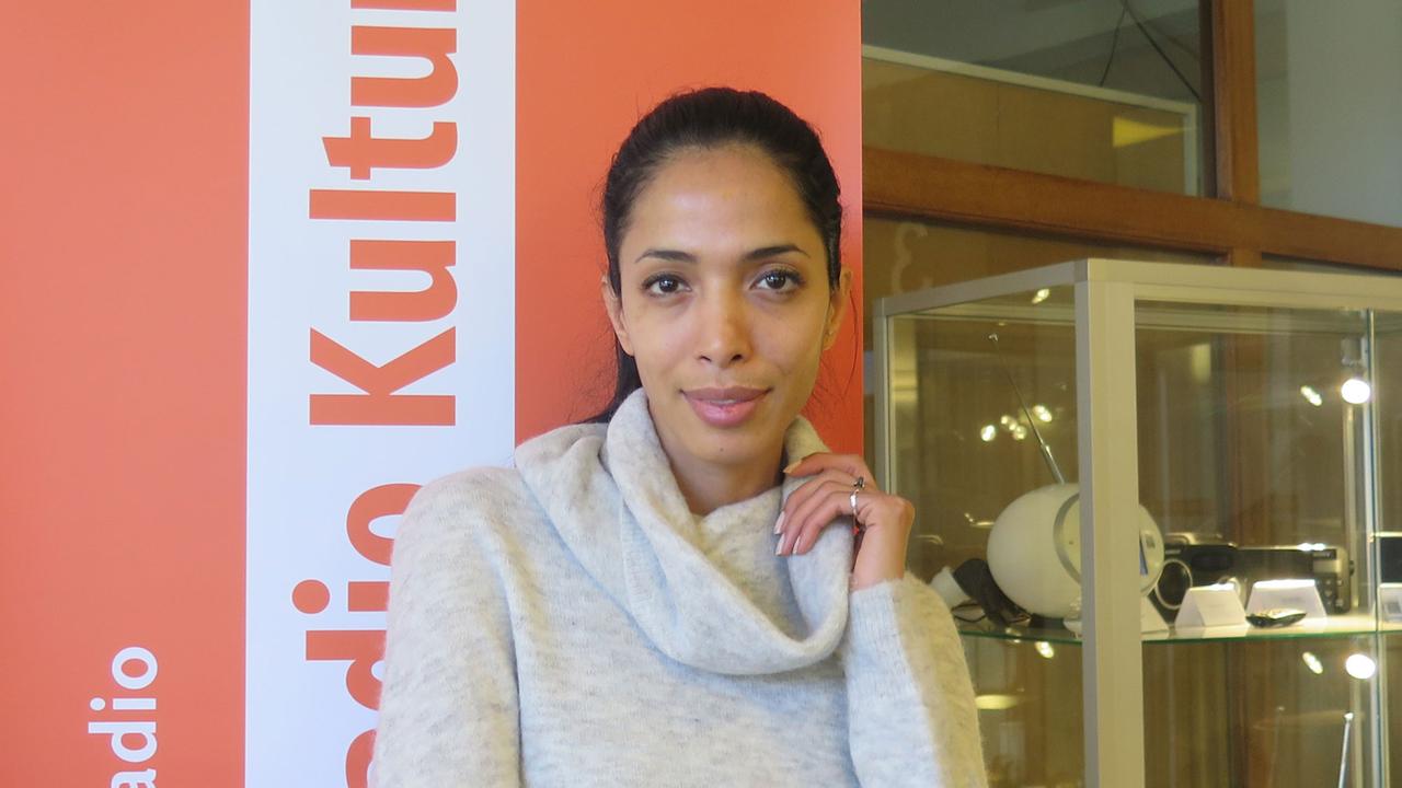 Das Model Zohre Esmaeli zu Besuch bei Deutschlandradio Kultur