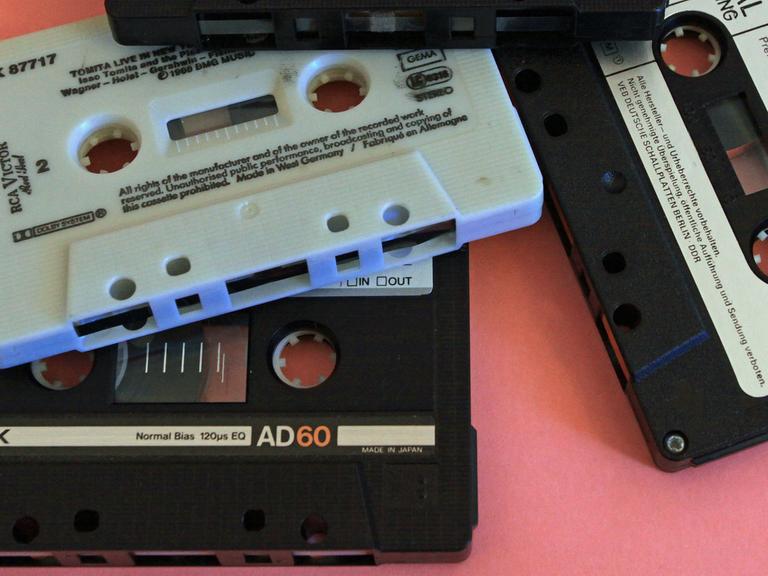 Audio-Kompaktkassetten (Musikkassette, MC, Audiokassette) verschiedener Hersteller.