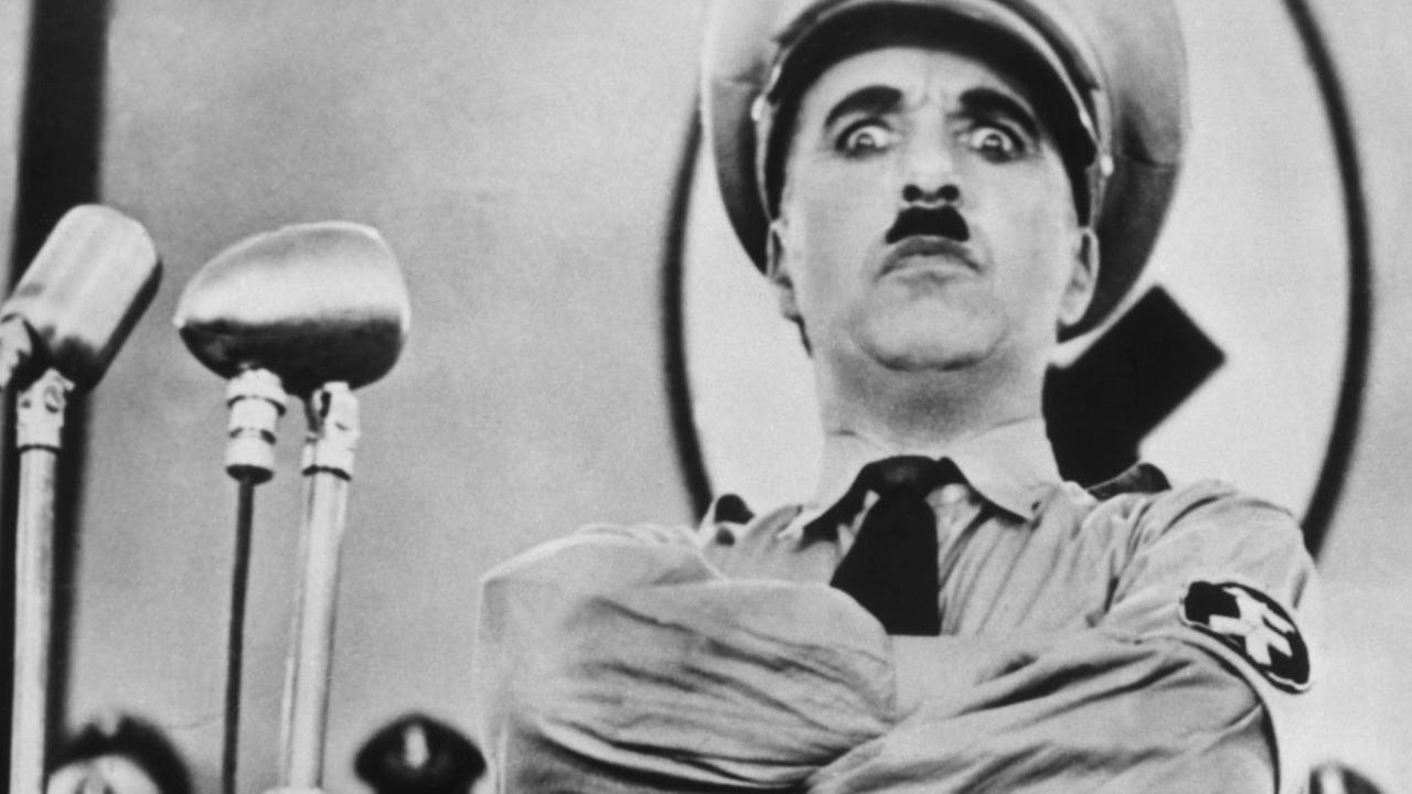 Der große Diktator (1940), Regie, Produktion und Hauptrollen: Charlie Chaplin als Diktator Adenoid Hynkel, Diktator von Tomamia