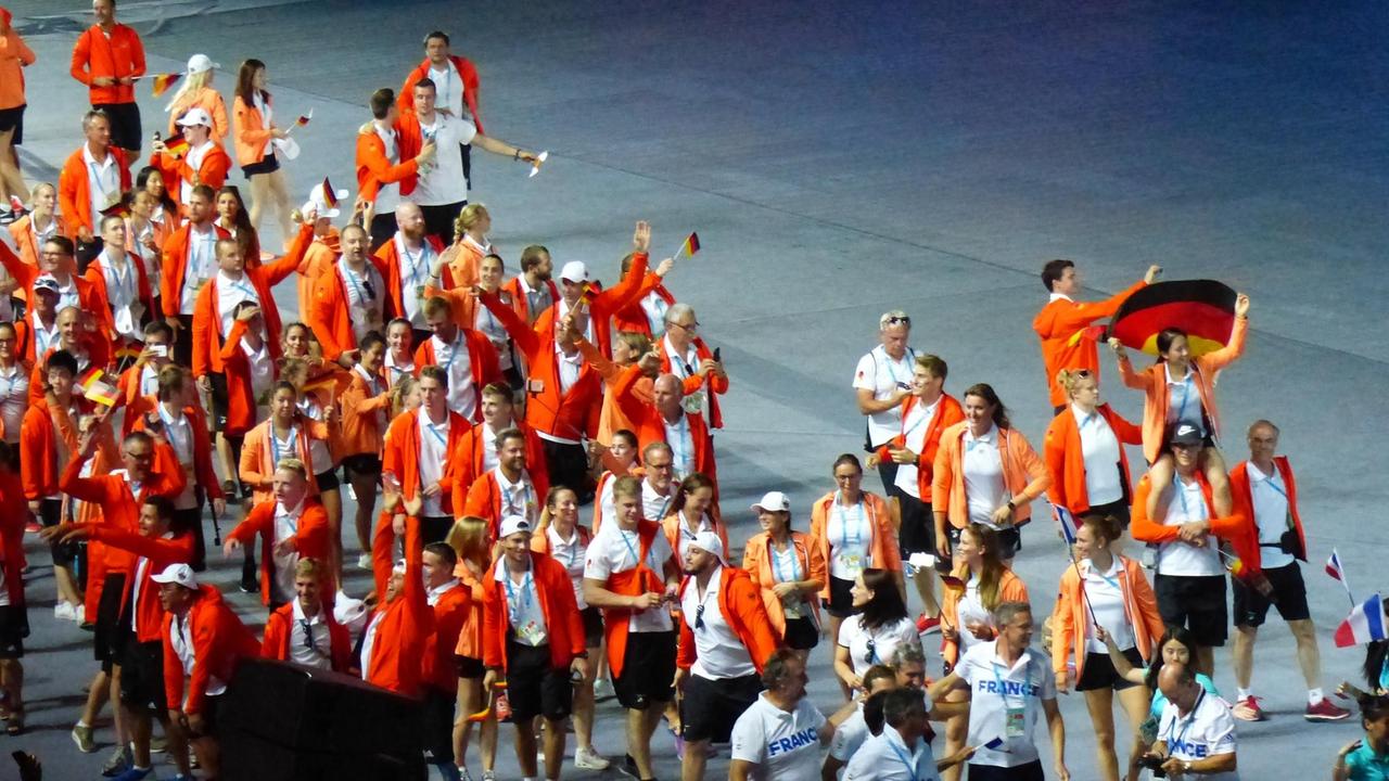 Das Team Deutschland marschiert bei der Eröffnungsfeier der Universiade 2017 in Taipeh ins Stadion.
