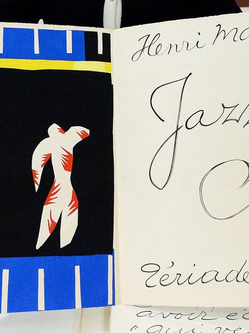 Eine Ausgabe des Künstlerbuchs "Jazz" von Henri Matisse, aufgenommen bei einer Auktion von Sotheby's in London am 13. März 2014.