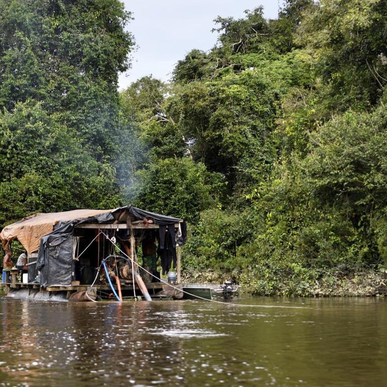 Illegale Goldsucher (Garimepeiros) dringen in das Stammensgebiet der Parakanã ein, TI APYTEREWA, Para, Brasilien; Foto: Florian Kopp / Misereor