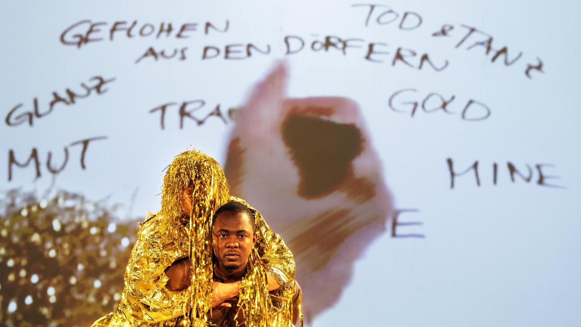 "Gold - Glänzender Dreck" - Das Fringe Ensemble untersucht Werte am Theater Bonn