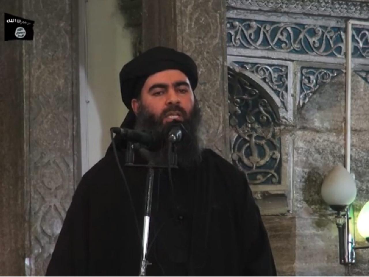Abu Bakr al-Baghdadi bei der Freitagspredigt in einer Moschee in der nordirakischen Stadt Mossul.