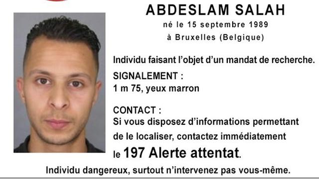Ein Fahndungsaufruf der französischen Polizei zeigt den 26-jährigen Abdeslam Salah.