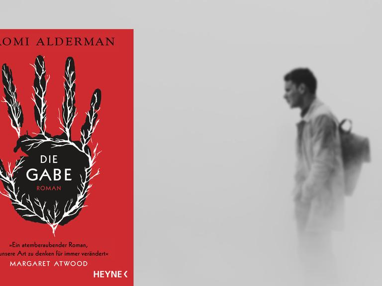 Buchcover "Die Gabe" von Naomi Alderman, im Hintergrund ein Mann im Nebel
