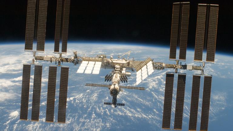 Die ISS kreist jeden Tag mehr als 15mal um die Erde herum 