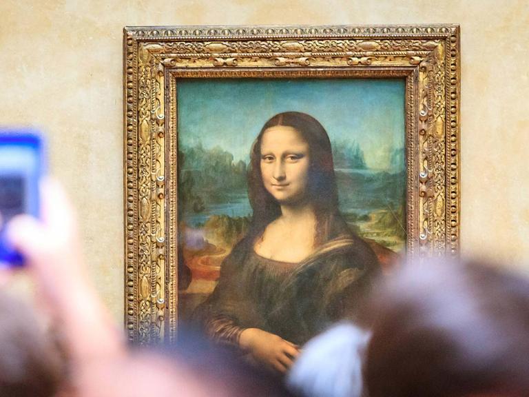 Das weltberühmte Ölgemälde "Mona Lisa" von Leonardo da Vinci hängt im Louvre Museum in Paris.