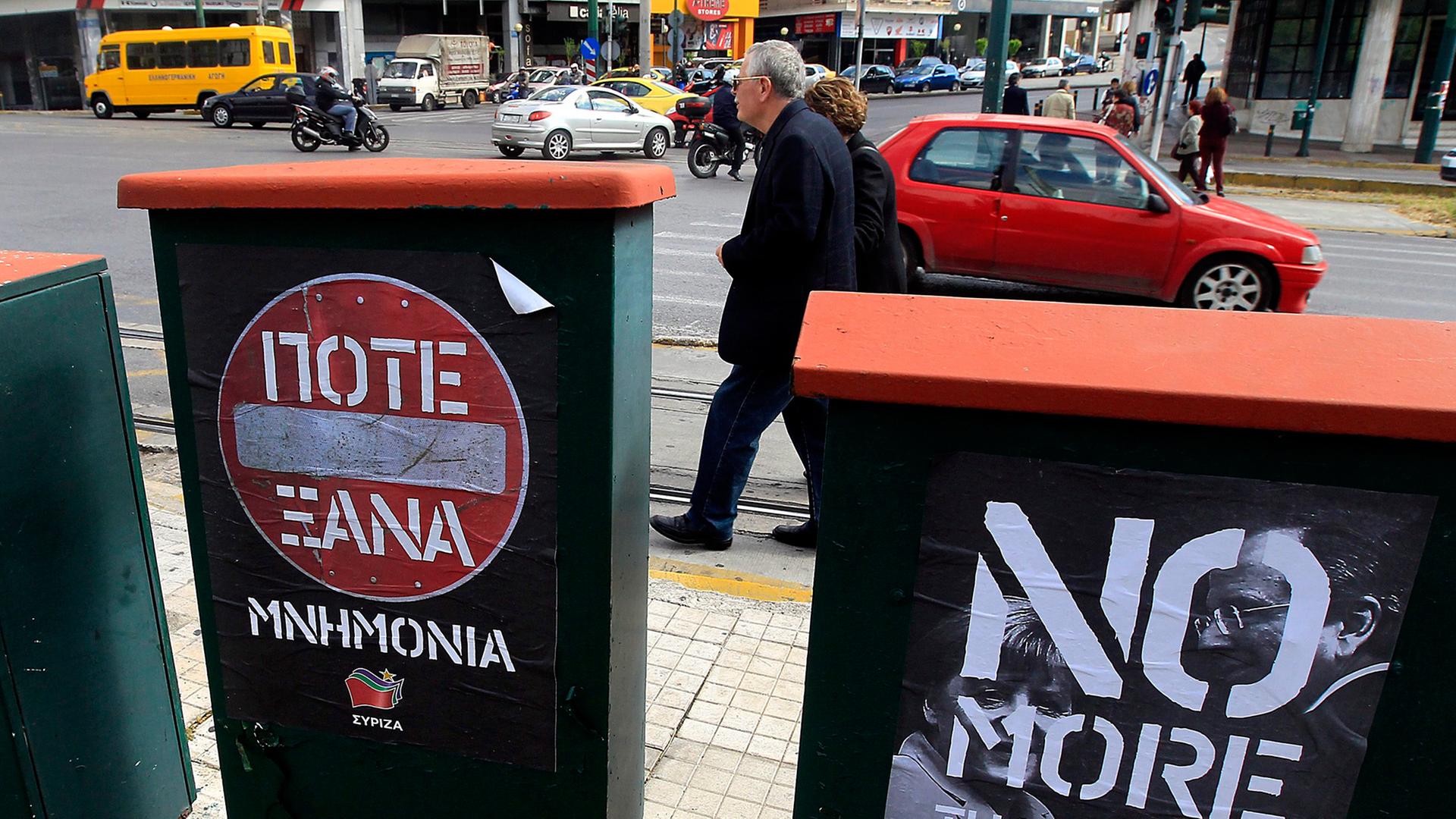 Protest-Plakate der griechischen Oppositionspartei Syriza