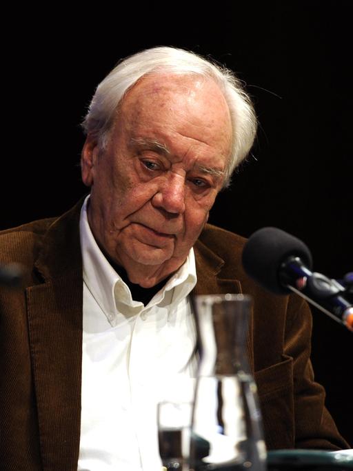 Schriftsteller Jürgen Becker liest am 18.03.2014 im Rahmen des internationalen Literaturfestival lit. Cologne.