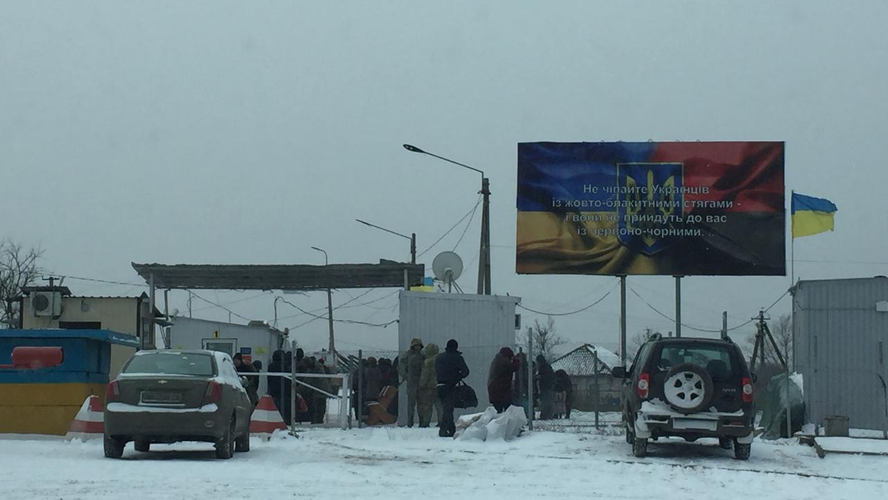 Der Übergang bei Stanyzja Luhanska in der Ostukraine