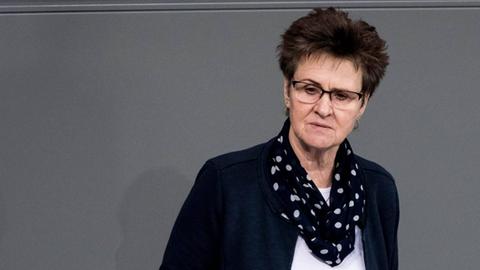 Sabine Zimmermann, Die Linke, während einer Sitzung des deutschen Bundestags