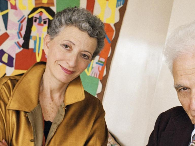 Porträt der französische Essayistin und Philosophin Hélène Cixous mit dem Philosophen Jacques Derrida