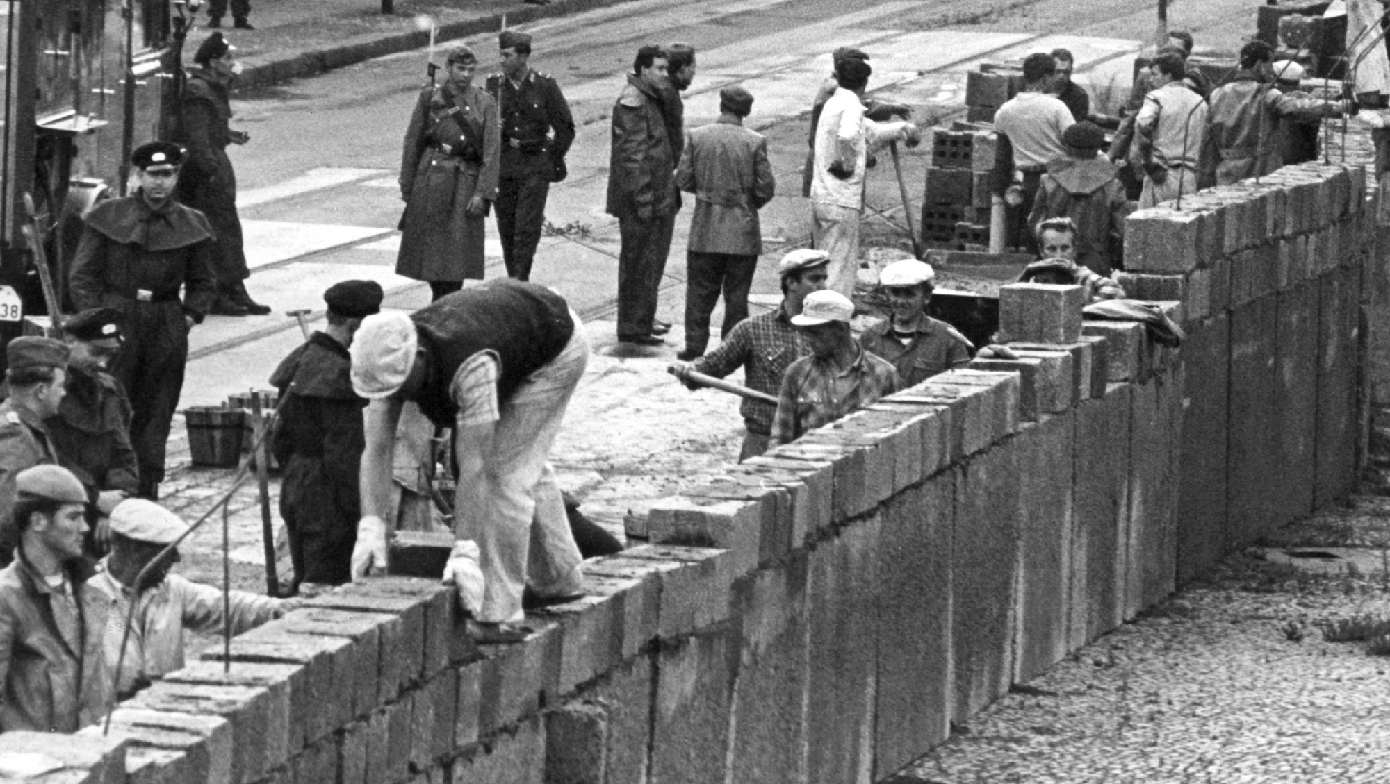 Was wurde 1961 in Berlin gebaut?