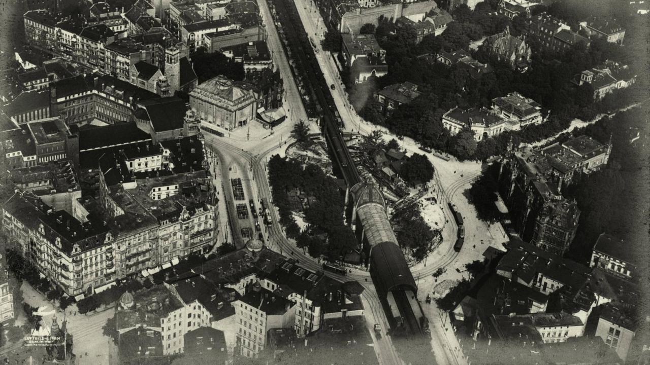 Luftaufnahme von 1920 mit Blick auf den Nollendorfplatz und den Hochbahnhof.