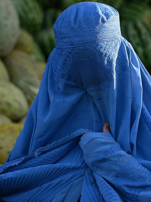 Afghanische Frau mit Burka