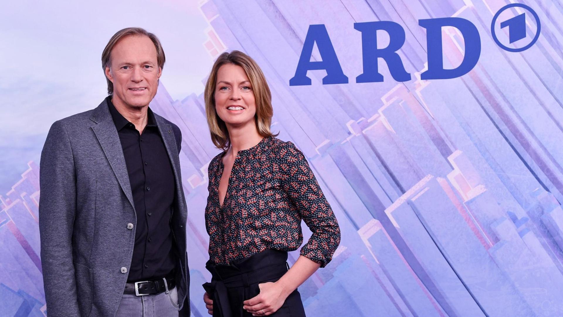 ARD-Moderator Gerhard Delling und ARD-Moderatorin Jessy Wellmer.
