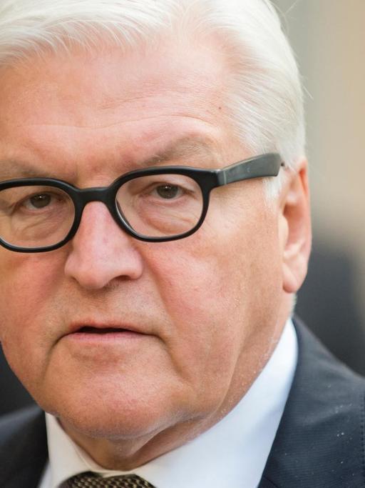 Bundesaußenminister Frank-Walter Steinmeier (SPD) kommt am 12.04.2016 zu einem Treffen der OSZE-Troika in die Villa Borsig in Berlin. Foto: Gregor Fischer/dpaFotograf:Gregor Fischer