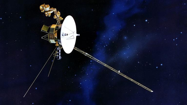 Die Raumsonde Voyager mit ihrer großen Parabolantenne und mehreren Auslegern für Instrumente und die Energieversorgung