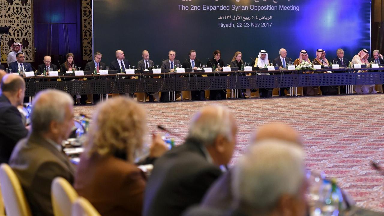 Vertreter der syrischen Opposition bei einem Treffen in der saudischen Hauptstadt Riad.