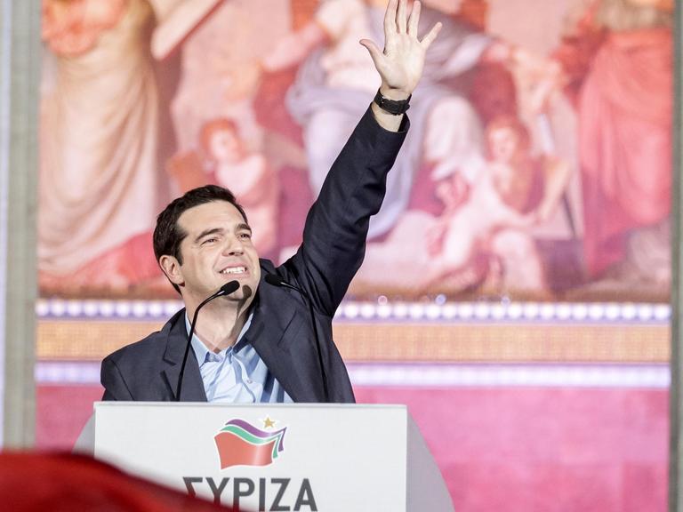 Alexis Tsipras freut sich: Er hat die Wahl in dem Land Griechenland gewonnen