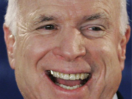 Der republikanische Senator John McCain bei den Vorwahlen in New Hampshire Der republikanische Senator John McCain bei den Vorwahlen in New Hampshire