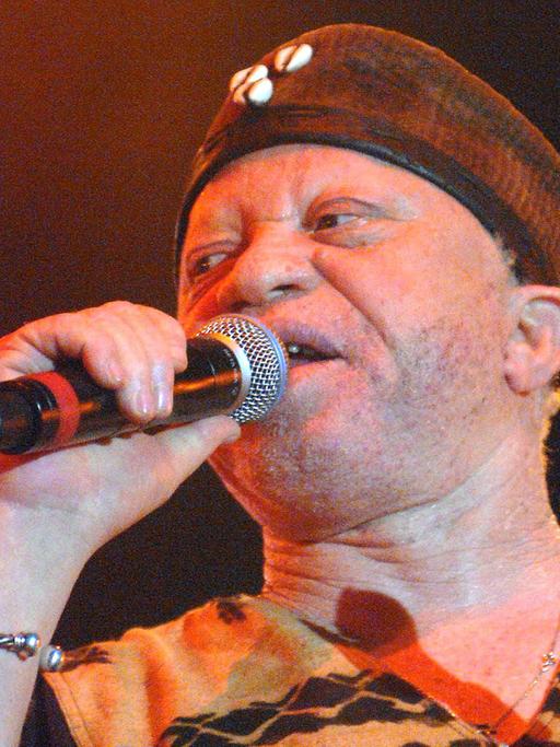 Sänger Salif Keita aus Mali auf der Bühne beim World Black Arts Festival 2010 in Dakar, Senegal Sänger Salif Keita aus Mali auf der Bühne beim World Black Arts Festival 2010 in Dakar, Senegal