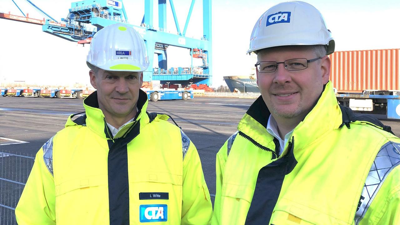 Ingo Witte, Geschäftsführer CTA-Terminal (links) und Boris Wulff, zuständig für die Umsetzung der Transportflotte auf dem CTA-Terminal