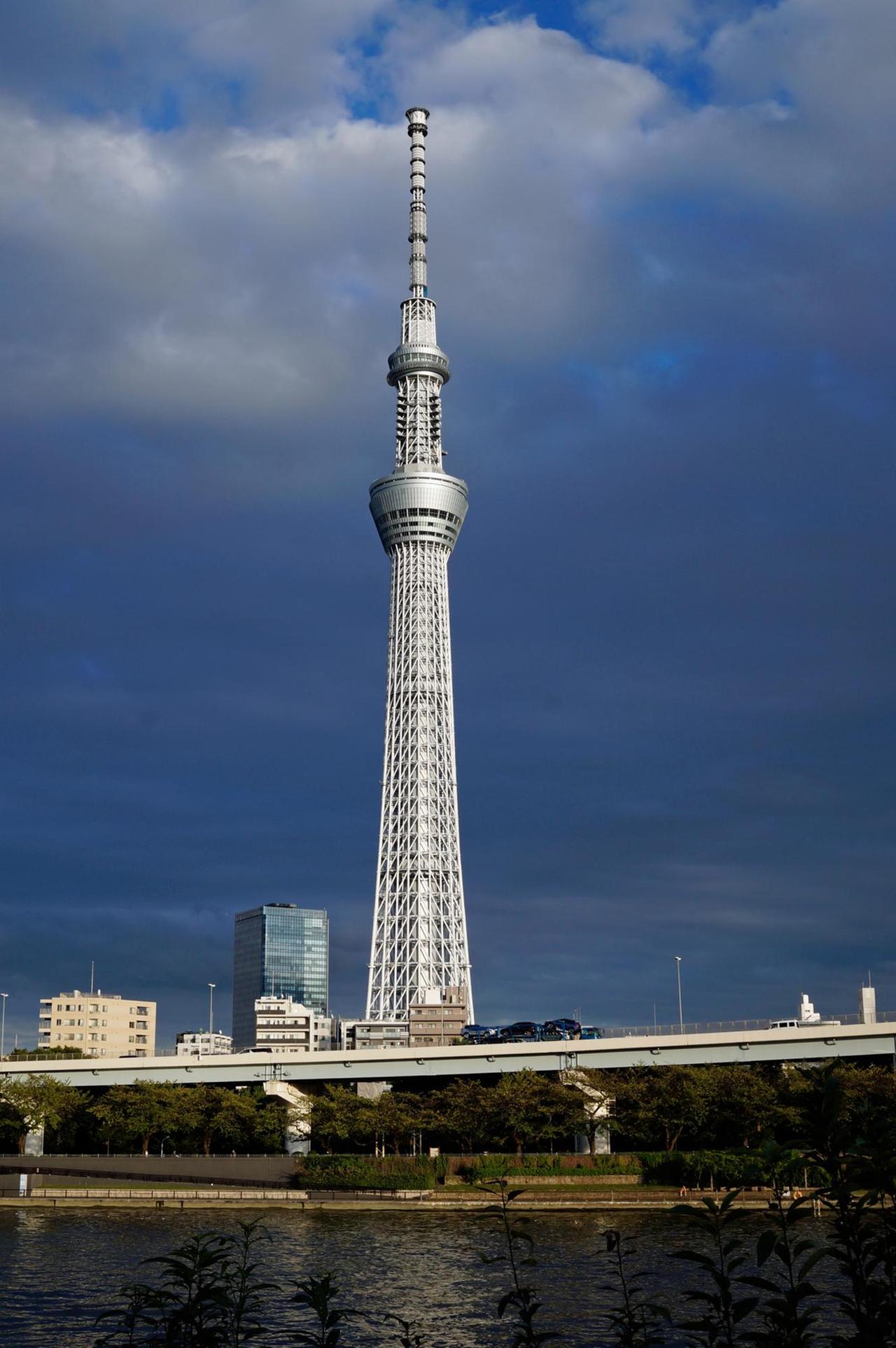 Der Tokyo Skytree  ist ein 634 Meter hoher Fernseh- und Rundfunksendeturm in der japanischen Hauptstadt Tokio.