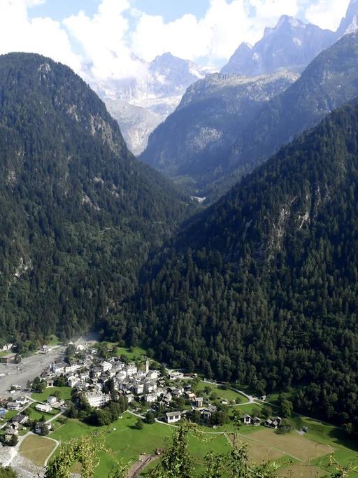 Das schweizerische Dorf Bondo nach dem Bergsturz