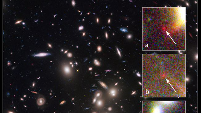 Drei Gravitationslinsenbilder eines besonders alten Galaxienbausteins