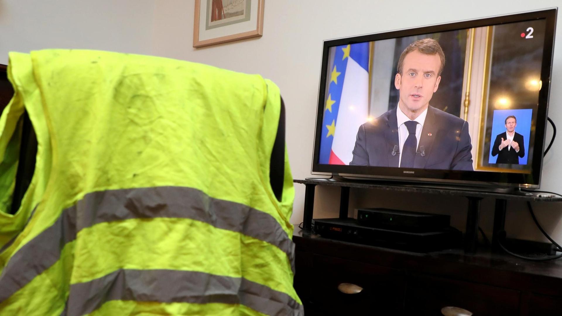 Fernsehübertragung der Rede von Präsident Emmanuel Macron