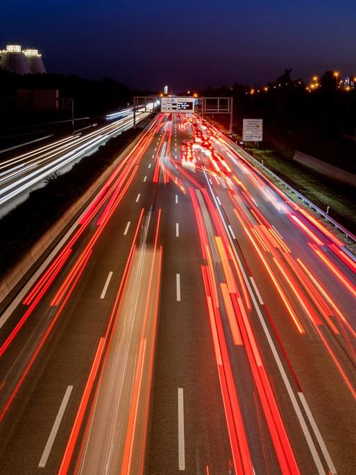 Autofahrer stehen im September 2019 auf der nördlichen A9 bei München im Stau.