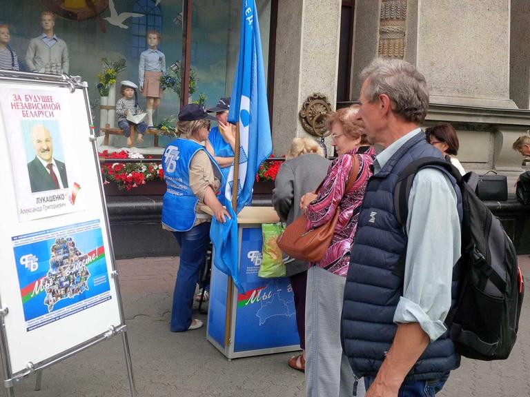 Präsidentschaftswahlkampf in Weißrussland: Wahlplakat mit dem Präsidenten Alexander Lukaschenko