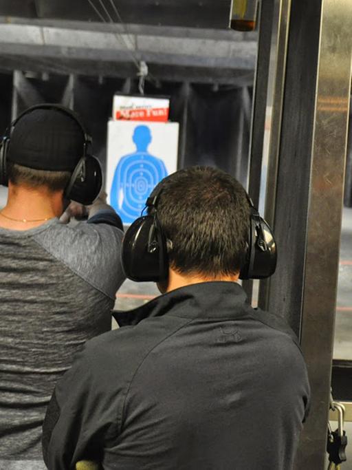 Auf dem Schießstand von "Machine Guns Vegas"