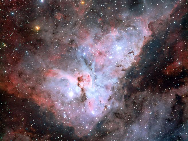 Der Stern Eta Carinae sitzt inmitten des nach ihm benannten Gasnebels.