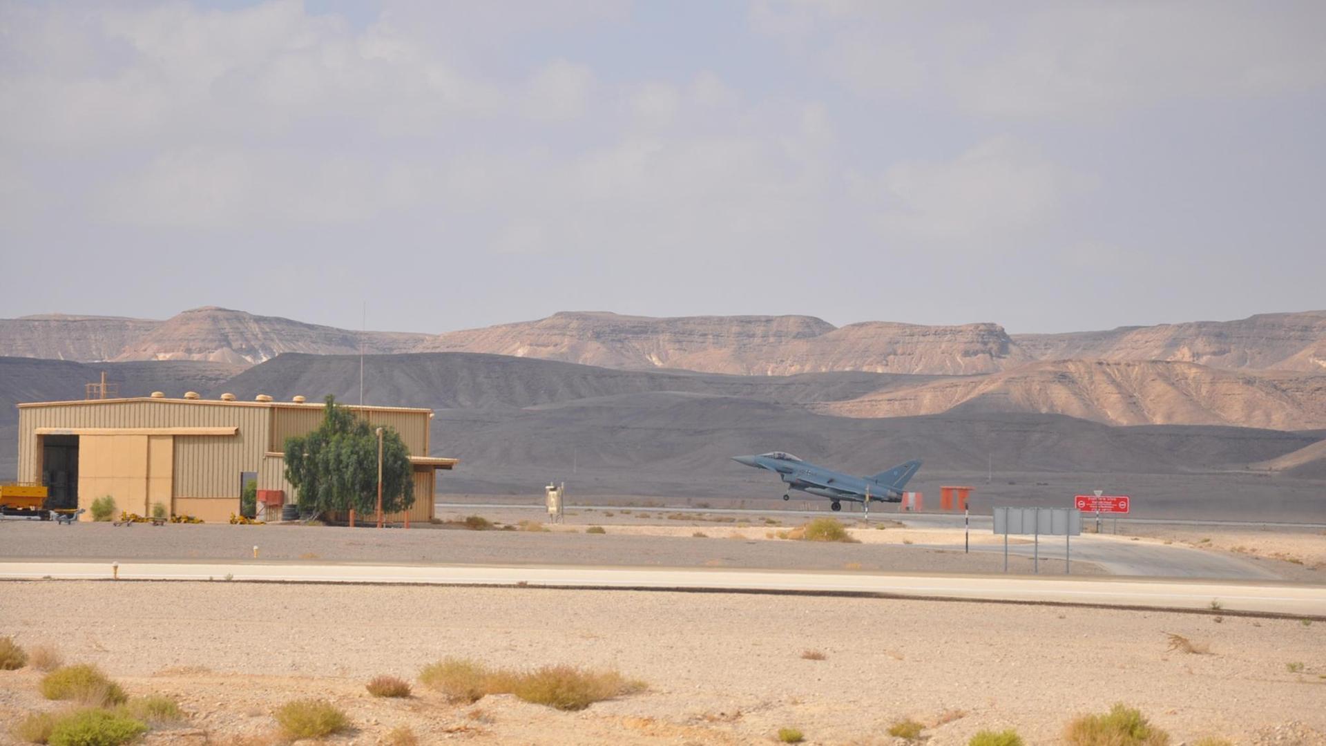 Ein deutscher Eurofighter startet vom israelischen Luftwaffenstützpunkt Uvda.