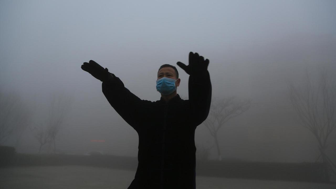 Smog in der chinesische Stadt Lianyungang in der Provinz Jiangsu Smog in der chinesische Stadt Lianyungang in der Provinz Jiangsu