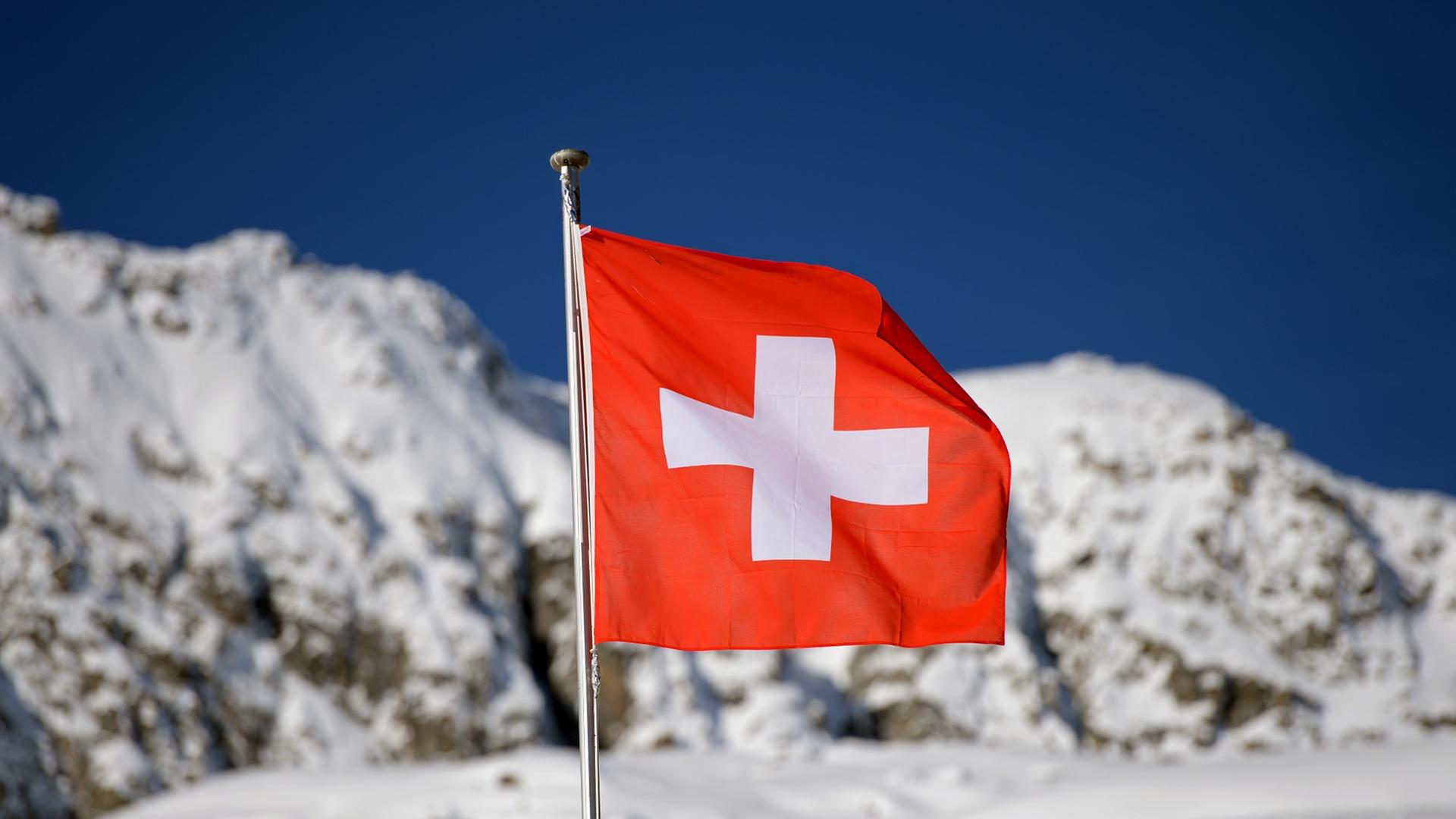 Volksinitiativen - Schweizer stimmen über Rentenalter und 13. Monatsrente ab