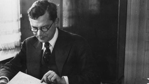 Hans Fallada am Schreibtisch in seinem Arbeitszimmer.